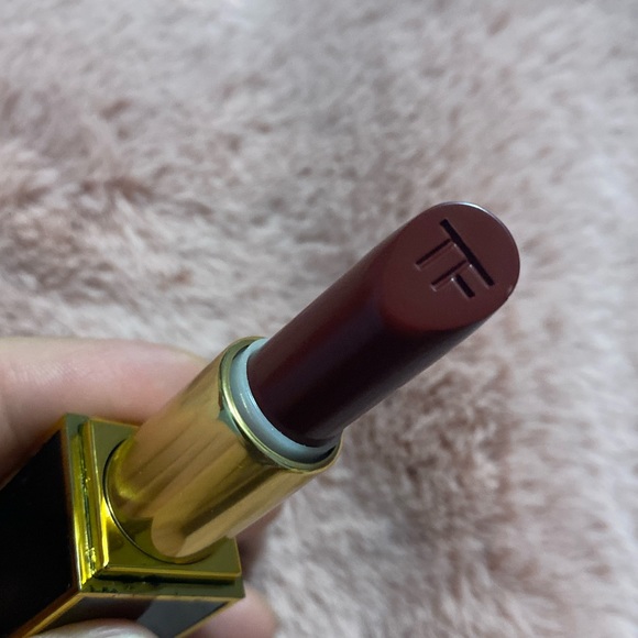 Tom Ford Velvet Cherry Lipstick - Picture 9 of 15